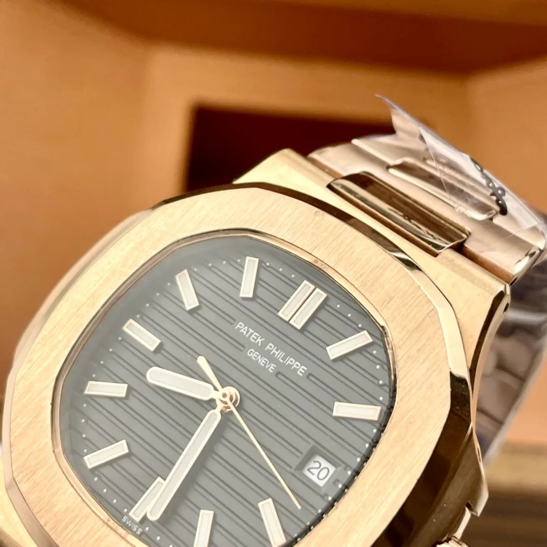 【High-end replica】💰1240! Patek Philippe Nautilus Series ♠Material: 316 stainless steel ♠Lens: sapphire glass ♠Movement: top fully automatic imported Citizen 8215 machinery ♠Size: 42mm diameter 2021 "Men's Preferred Model" Exquisite text three-dimensional sense - Nautilus [Exclusive real photo] Top-level creation, exquisite quality, excellent temperament Type: boutique men's watch (top-level) exquisite quality! !